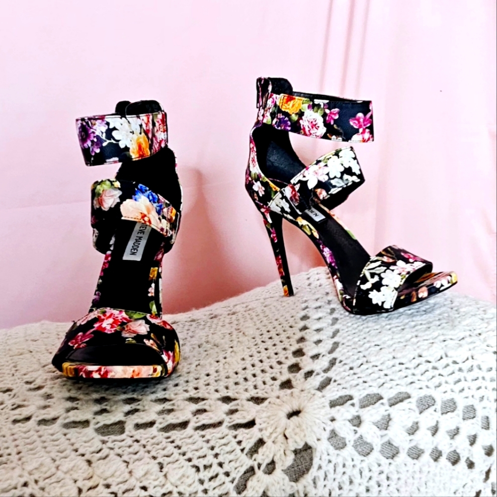 Steve Madden MILYAH Floral Ankle-Strap Heels - Size 9👠